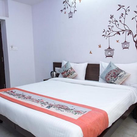 Oyo 14118 Hotel Kalika Palace 우다이푸르 외부 사진
