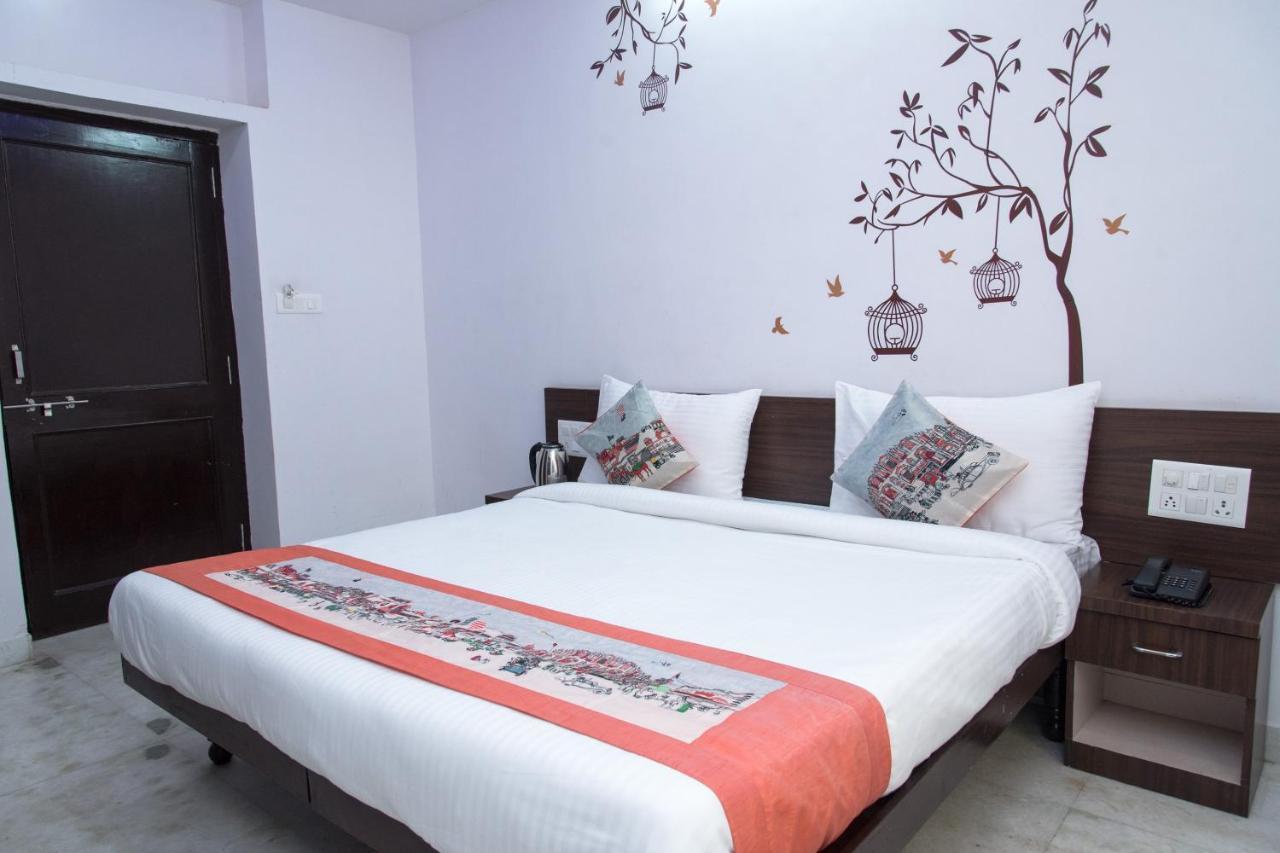 Oyo 14118 Hotel Kalika Palace 우다이푸르 외부 사진
